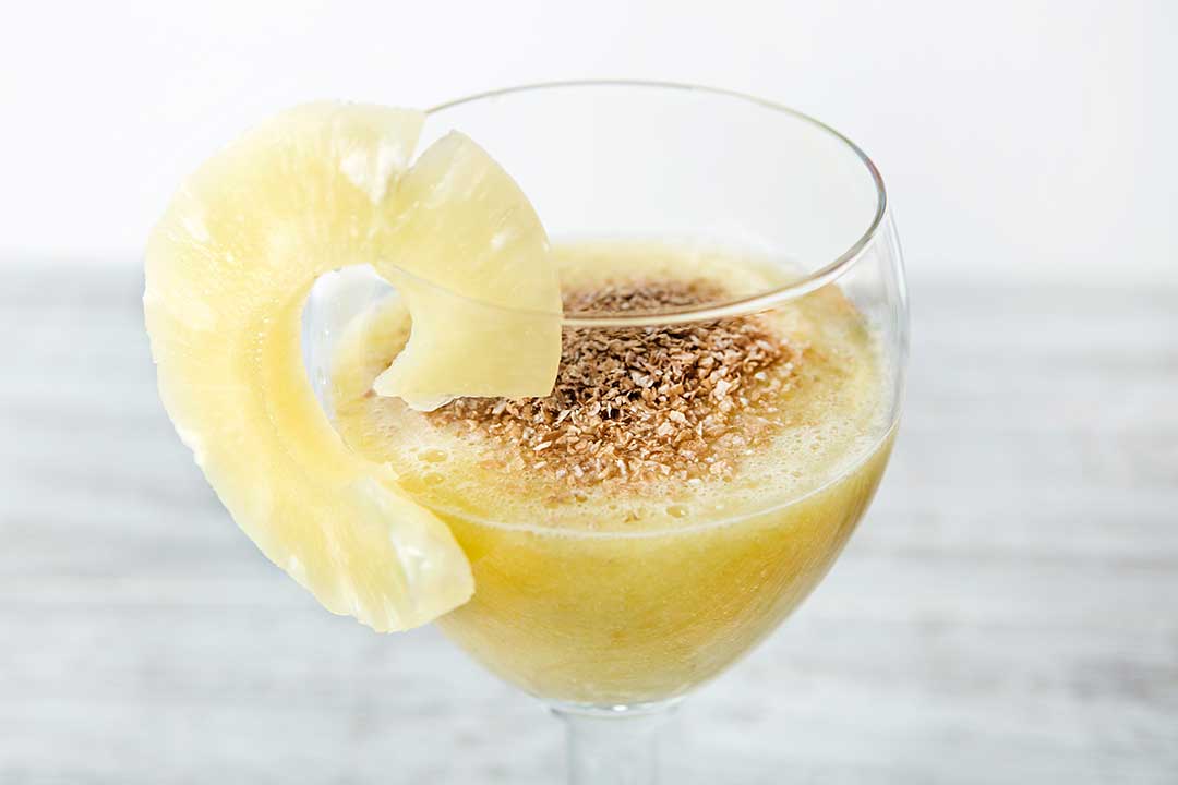 Zrób smoothie z melona, ananasa, bananów i imbiru