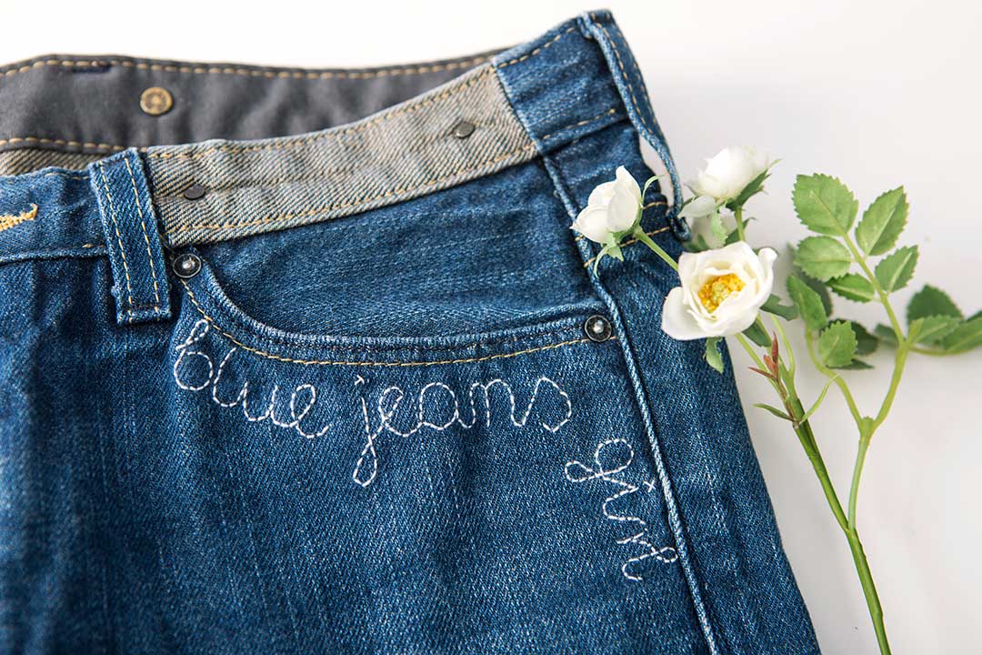Żyj pięknie - Wyhaftuj napis na dżinsach
