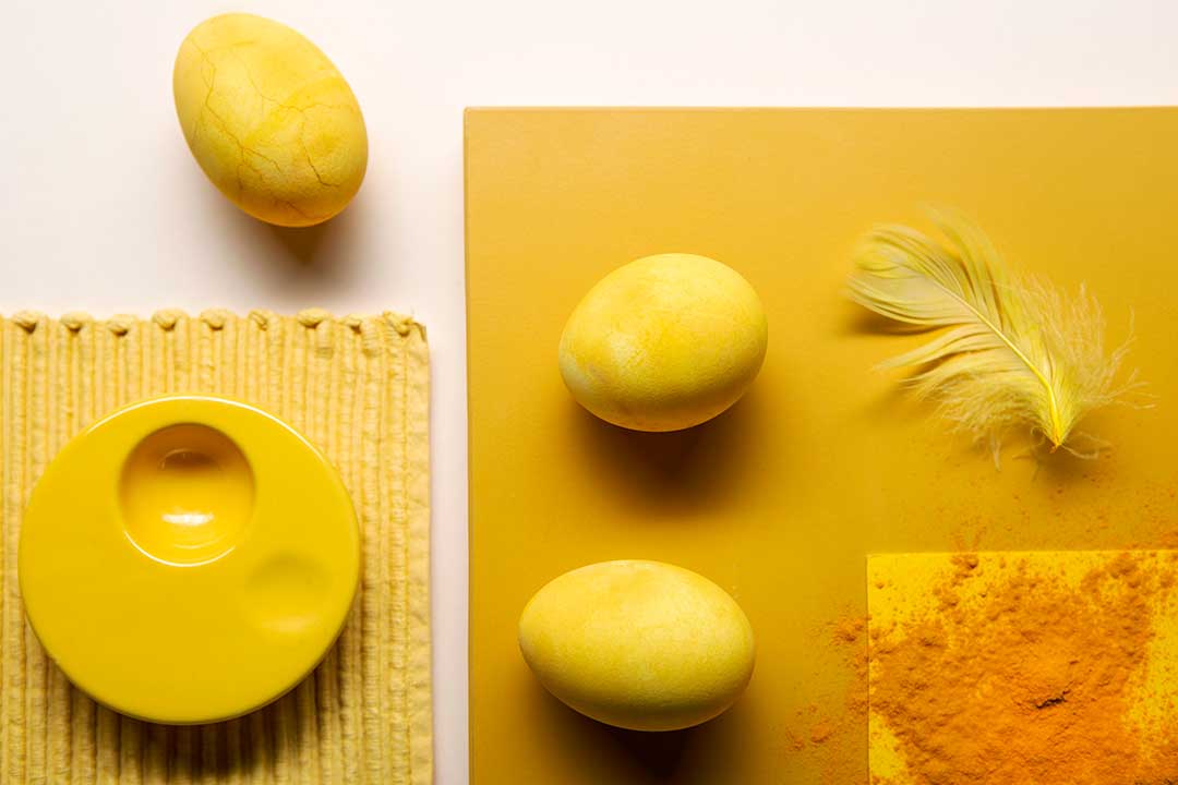 Żyj pięknie - Nadaj żółty kolor jajkom kurkumą