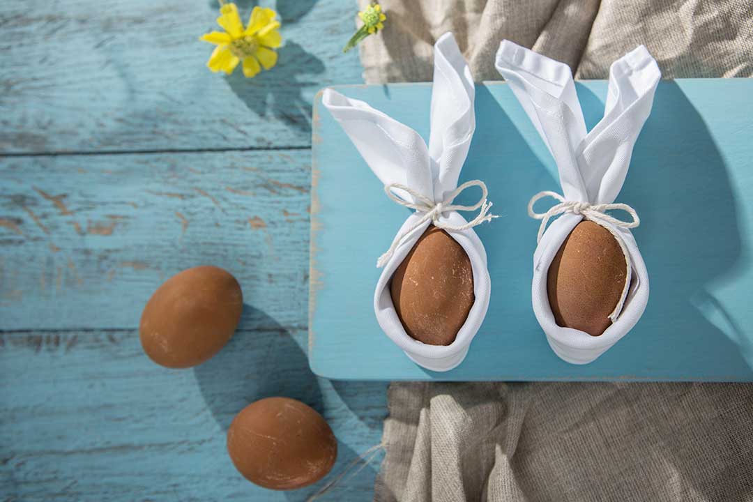 Żyj pięknie - Robimy jajkom królicze uszy z serwetki