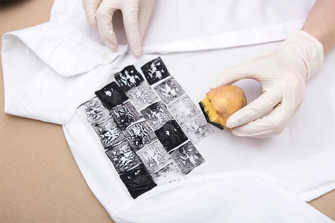 Żyj pięknie - Ozdób koszulę stemplem z ziemniaka