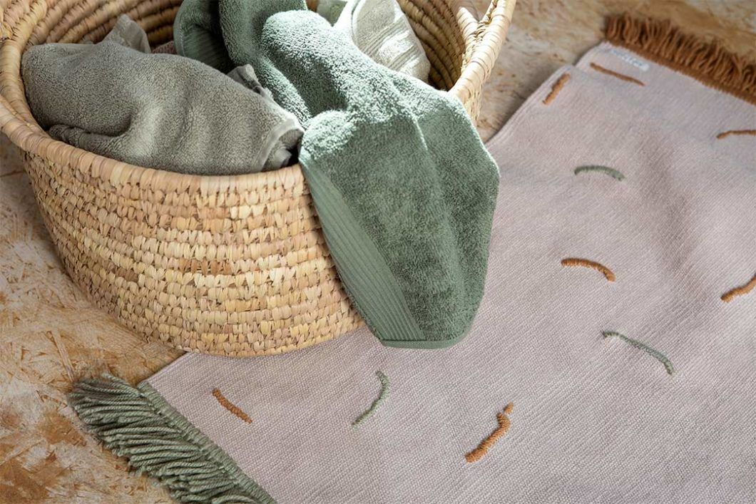 Żyj pięknie - Wyszywany dywanik łazienkowy